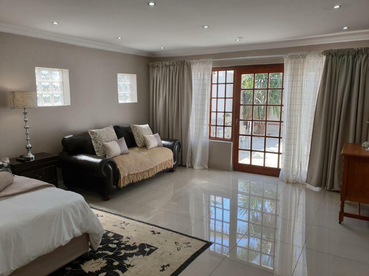 Pongola Road Self Catering Accommodation Uitenhage Kültér fotó