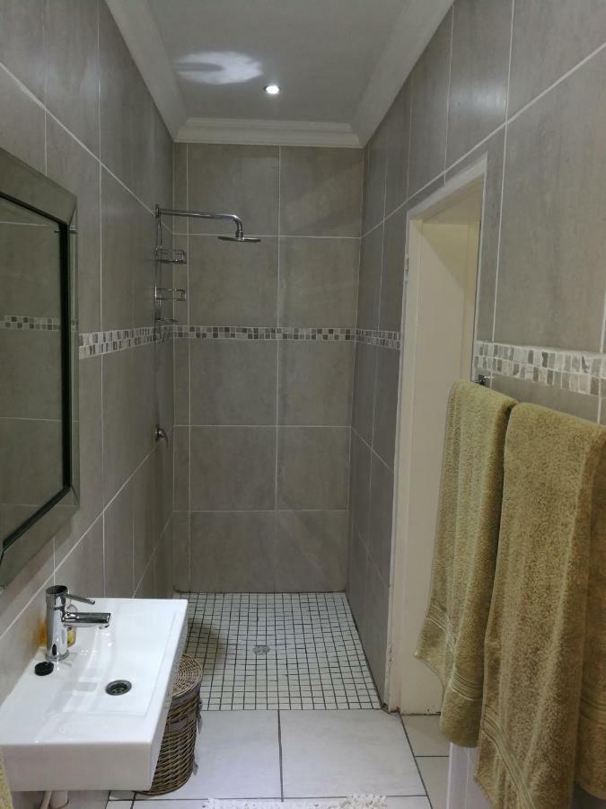 Pongola Road Self Catering Accommodation Uitenhage Kültér fotó